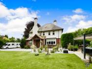 Main Photo of a 6 bedroom  Semi Detached House for sale