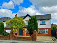 Main Photo of a 4 bedroom  Detached House for sale