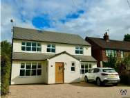 Main Photo of a 3 bedroom  Detached House for sale