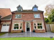 Main Photo of a 5 bedroom  Detached House for sale