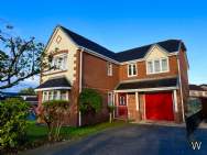 Main Photo of a 4 bedroom  Detached House for sale