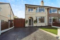 Main Photo of a 4 bedroom  Semi Detached House for sale