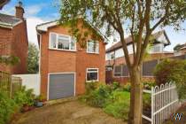 Main Photo of a 2 bedroom  Detached House for sale