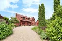 Main Photo of a 4 bedroom  Detached House for sale