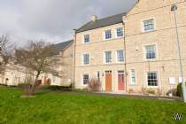 Main Photo of a 5 bedroom  Town House for sale