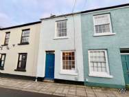 Main Photo of a 2 bedroom  Terraced House for sale