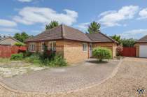 Main Photo of a 4 bedroom  Detached Bungalow to rent