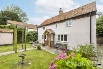 Main Photo of a 3 bedroom  Cottage for sale