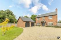 Main Photo of a 4 bedroom  Detached House for sale