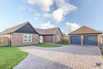 Main Photo of a 3 bedroom  Detached Bungalow for sale