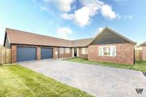 Main Photo of a 3 bedroom  Detached Bungalow for sale