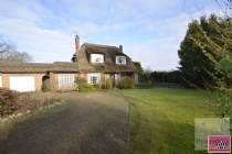 Main Photo of a 4 bedroom  Detached House to rent