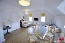 Main Photo of a 2 bedroom  Flat to rent