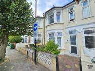 Main Photo of a 3 bedroom  Terraced House to rent