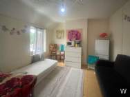 Main Photo of a 3 bedroom  Terraced House to rent