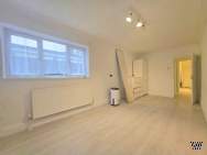 Main Photo of a 2 bedroom  Flat to rent