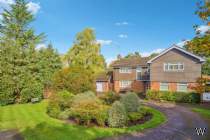 Main Photo of a 5 bedroom  Detached House for sale