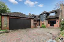 Main Photo of a 4 bedroom  Detached House for sale