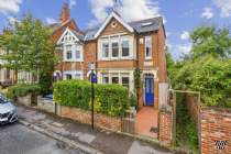 Main Photo of a 4 bedroom  Semi Detached House for sale