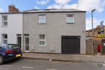 Main Photo of a 6 bedroom  End of Terrace House to rent