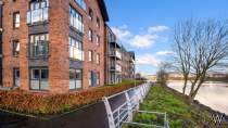 Main Photo of a 2 bedroom  Flat for sale