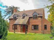 Main Photo of a 4 bedroom  Detached House to rent