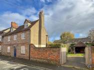 Main Photo of a 5 bedroom  Detached House for sale