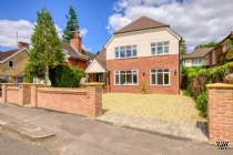 Main Photo of a 5 bedroom  Detached House for sale