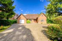 Main Photo of a 3 bedroom  Detached House for sale