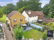 Main Photo of a 4 bedroom  Detached House for sale