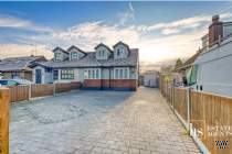 Main Photo of a 4 bedroom  Semi Detached House for sale