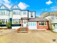 Main Photo of a 4 bedroom  Semi Detached House to rent