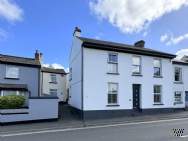 Main Photo of a 3 bedroom  Cottage for sale