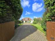 Main Photo of a 4 bedroom  Detached House for sale