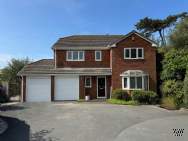 Main Photo of a 5 bedroom  Detached House for sale