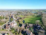 Main Photo of a 4 bedroom  Detached House for sale