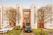 Main Photo of a 4 bedroom  Terraced House for sale