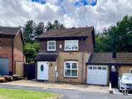 Main Photo of a 3 bedroom  Link Detached House for sale