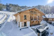 Main Photo of a 6 bedroom  Chalet for sale