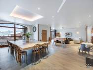 Main Photo of a 5 bedroom  Apartment for sale