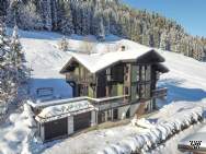 Main Photo of a 5 bedroom  Chalet for sale