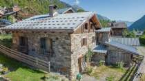 Main Photo of a 3 bedroom  Chalet for sale