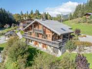 Main Photo of a 5 bedroom  Chalet for sale