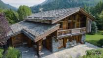 Main Photo of a 4 bedroom  Chalet for sale