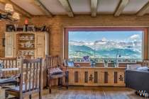 Main Photo of a 4 bedroom  Chalet for sale