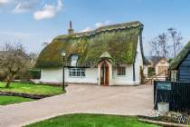 Main Photo of a 3 bedroom  Cottage for sale