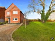 Main Photo of a 4 bedroom  Detached House for sale