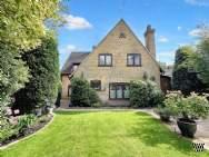 Main Photo of a 4 bedroom  Detached House for sale